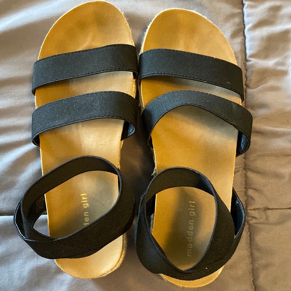 Big girls size 4 Madden girl sandals